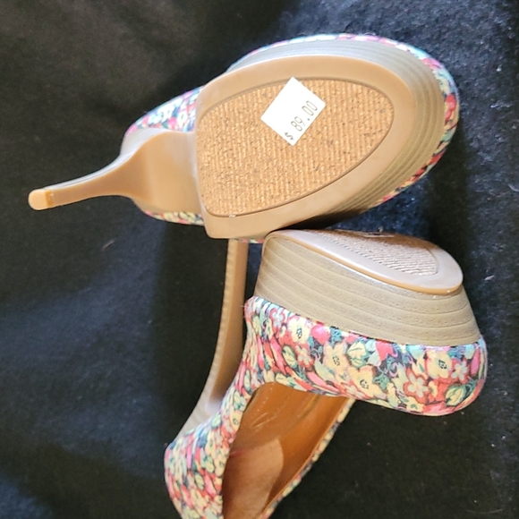 Jessica Simpson platform heels. Sz. 6.5 - Picture 6 of 6
